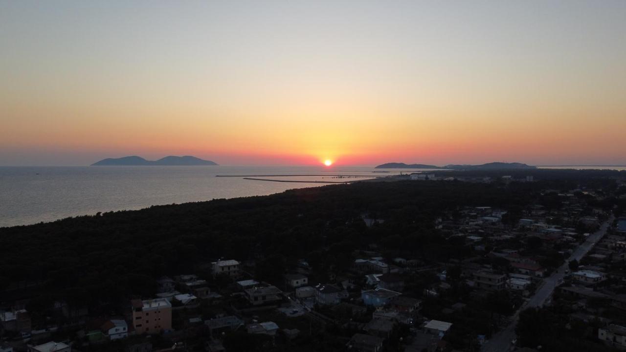 Serene Stay Vlorë エクステリア 写真