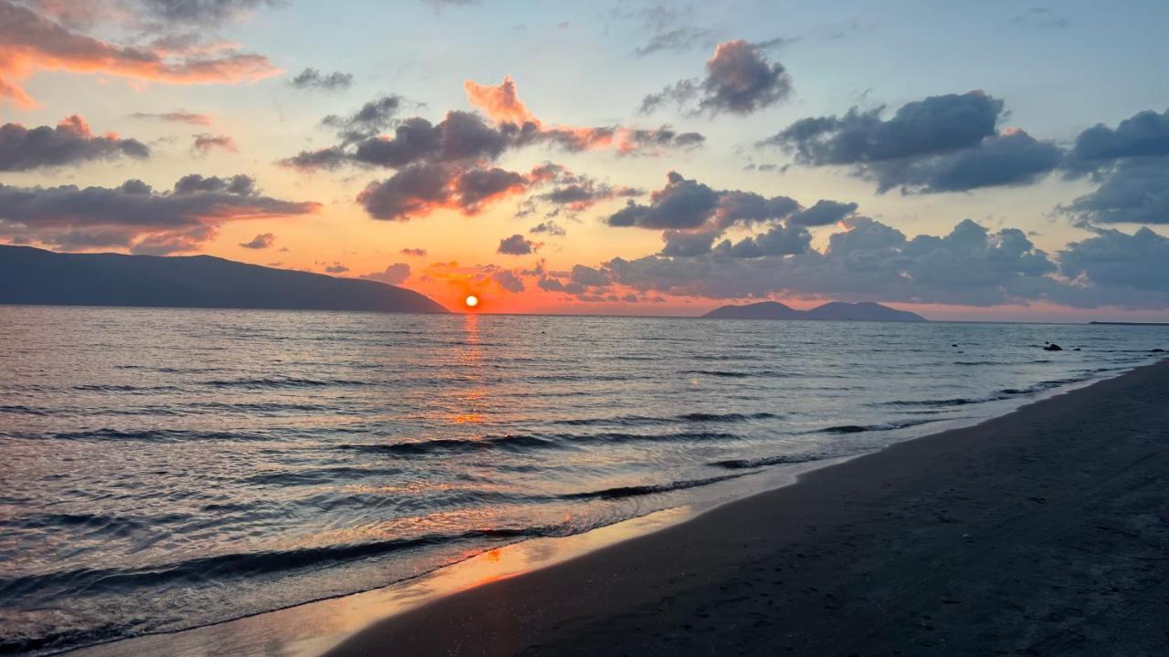 Serene Stay Vlorë エクステリア 写真